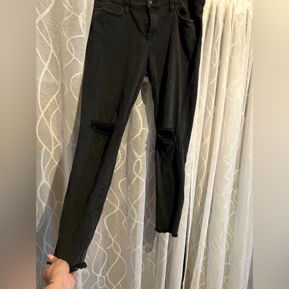 Joes Jeans faded black distressed cropped low rise skinny jeans 32 -never worn